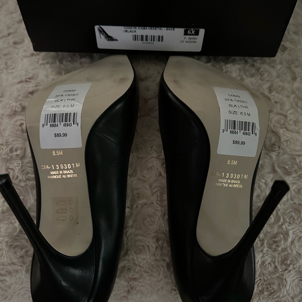 Saks Fifth Avenue Black Leather Heals Size 6.5M